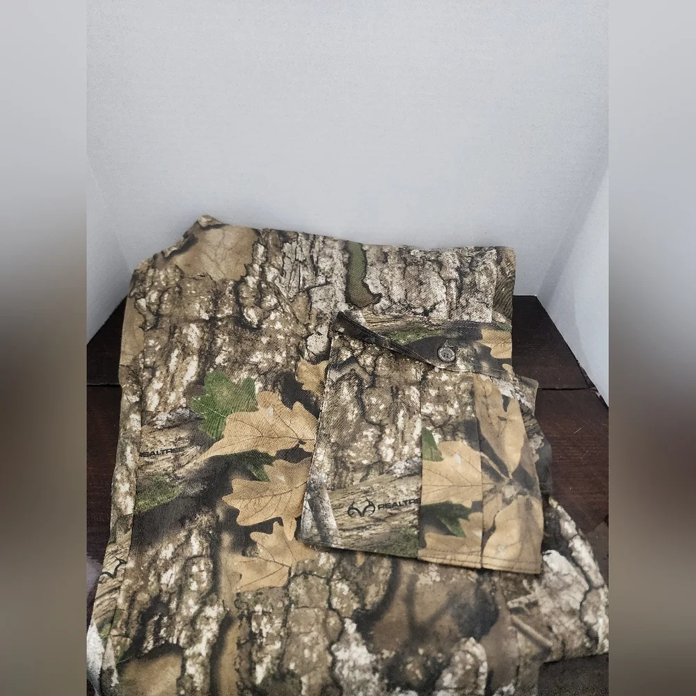 NWT Realtree Brand 6 Pocket Cargo Hunting Pants In Size XXL (44-46)